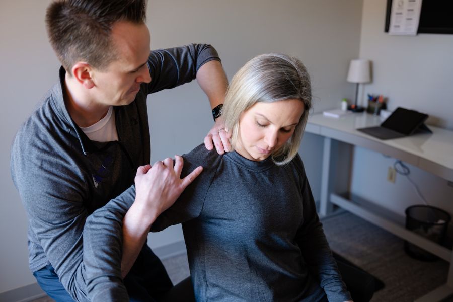 Frozen shoulder chiropractic treatment